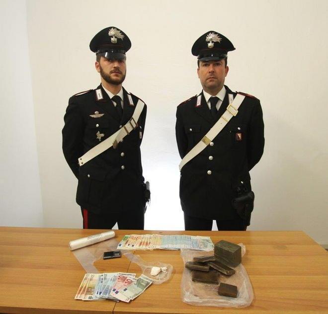 Occupano una casa in centro e la trasformano in un deposito per la droga 