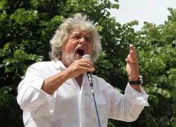 Grillo a Massa: “Letta si accorge solo ora dell’emergenza lavoro” 