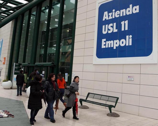 Tenta di impiccarsi a 13 anni per la bocciatura: salvato da un passante 