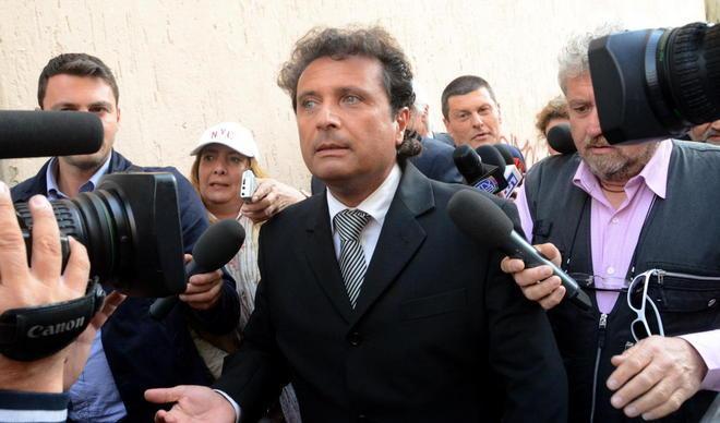 Schettino torna libero, potrà usare la sua moto 