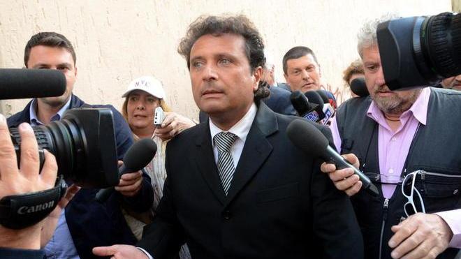 Schettino torna libero, potrà usare la sua moto
