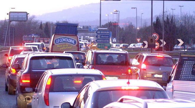 Tangenziale paralizzata per un incidente 