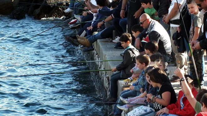 Bambini a Marina per studiare la pesca e il rispetto del mare