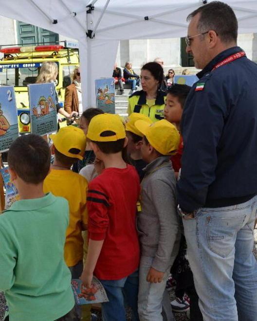 Giornata di festa e solidarietà con il mercatino dei ragazzi
