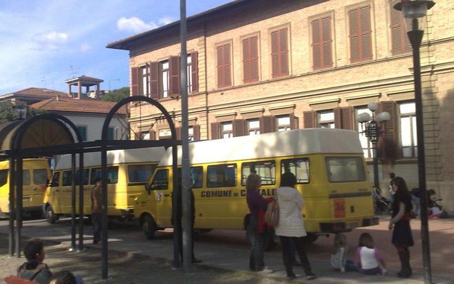 Ratti in un’aula della primaria 