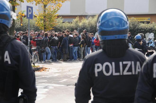Daspo del questore per due tifosi azzurri 