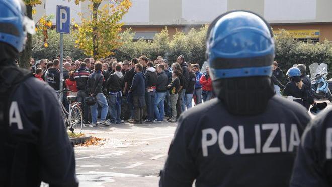 Daspo del questore per due tifosi azzurri