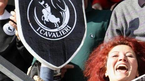 Cavalieri instancabili Il segreto della tenuta è nascosto in Francia