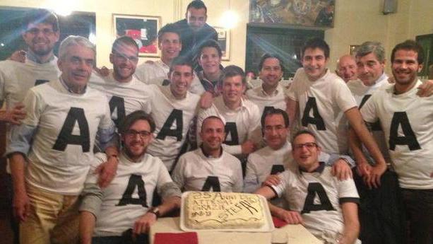 Il guardalinee Liberti festeggiato per il suo debutto in serie A