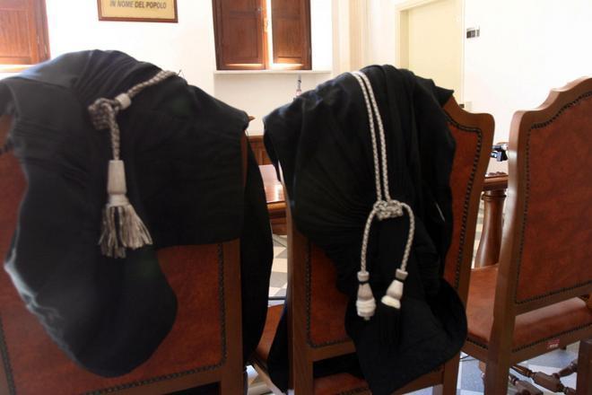 Negozianti furiosi «Perché è già fuori?»
