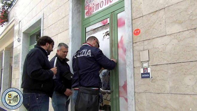 Massaggi hard, denunciati otto cinesi
