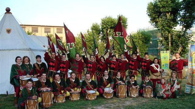 Rievocazioni, sbandieratori e disfida: scatta il Palio di S. Stefano