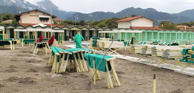 Danni in tutte le strutture del litorale di Forte dei Marmi