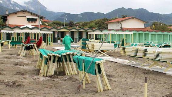 Danni in tutte le strutture del litorale di Forte dei Marmi