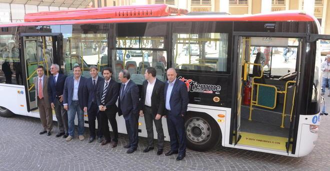 La prima corsa del bus elettrico 