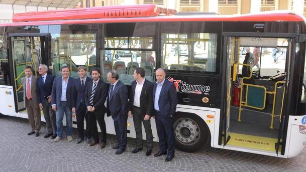 La prima corsa del bus elettrico