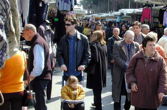 Freddo e vento, cancellata la festa d’estate 