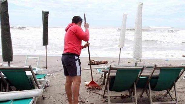 L’erosione dell’arenile arriva alla Partaccia