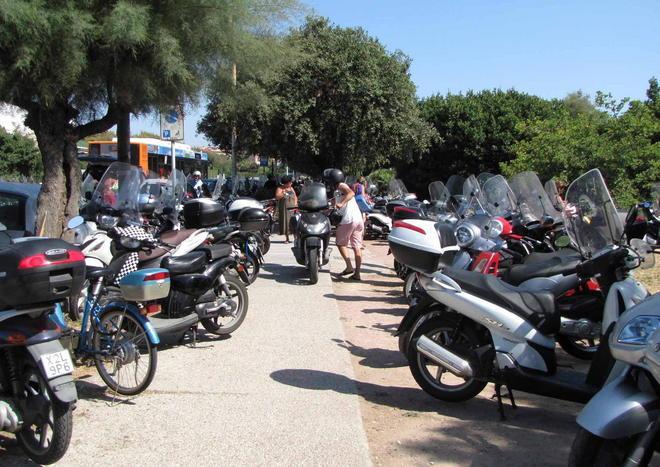 «Scooter e moto sui marciapiedi? Se lo scordino» 