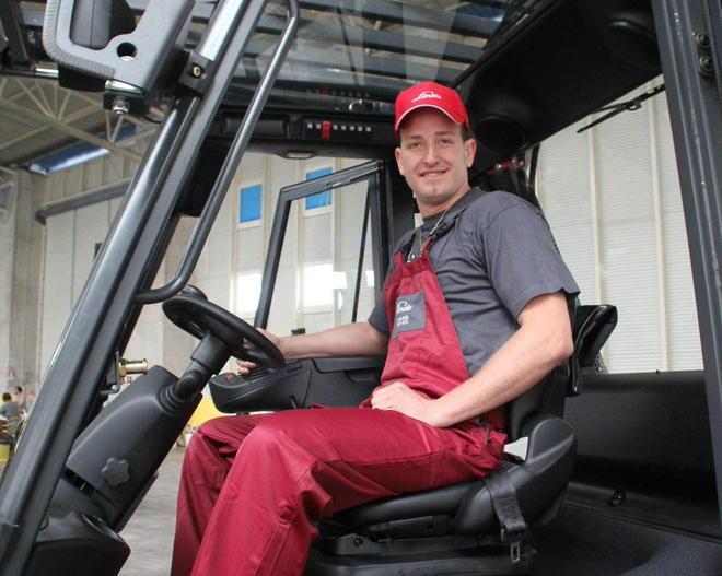 I portuali investono: nuovi fork lift per la cellulosa 