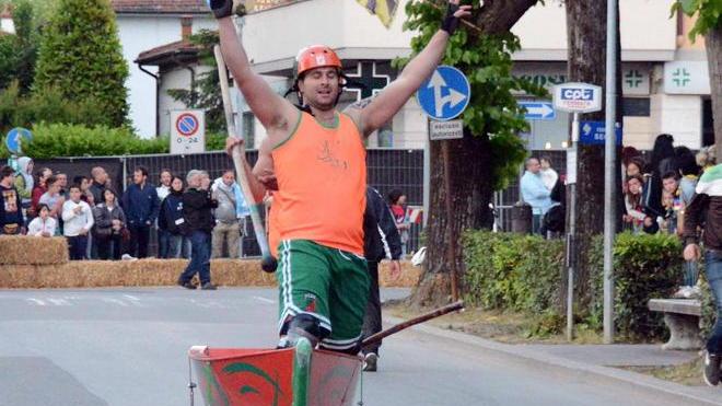 Alla contrada di San Martino in Catiana il Palio dei barchini