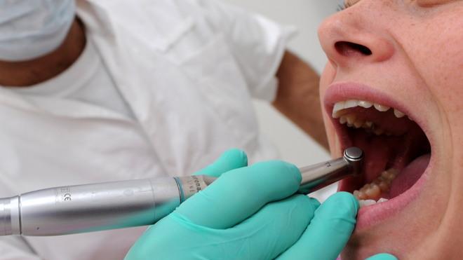 Falso dentista indagato Nei guai altri tre odontoiatri