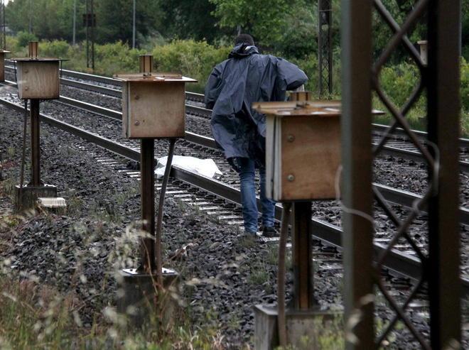Si toglie la vita gettandosi sotto il treno 