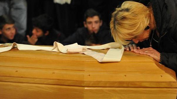 Trans e Chiesa più vicini ieri ai funerali di don Gallo