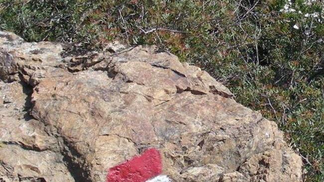 A piedi verso il monte Perone per il 150° del Club Alpino