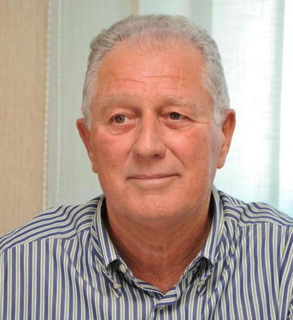 La mareggiata si rimangia un altro pezzo di diga del porto 