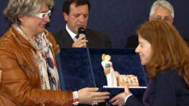 Trionfa il libro «Cuori di carta»