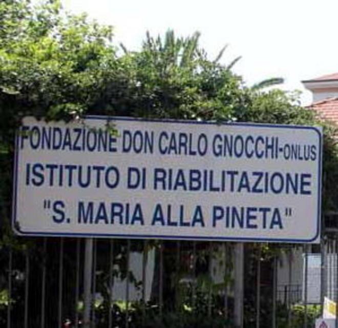 La forza dell’acqua rompe la recinzione della Don Gnocchi