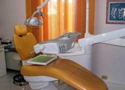 Falso dentista, altri 3 odontoiatri indagati 