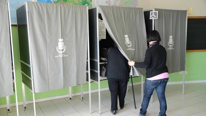 Seggi aperti fino alle 15, poi la conta dei voti