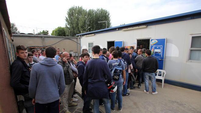 Febbre da finale: lunghe code ai botteghini
