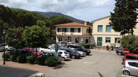 Parcheggi gratuiti solo per i consiglieri in piazza degli Eroi