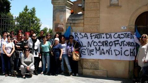 Rsa, paura tra i lavoratori «Qual è il nostro futuro?»
