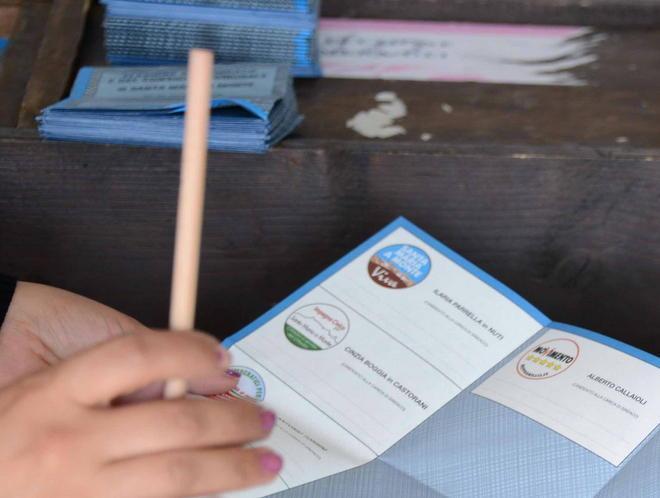 Affluenza in calo, vota meno del 50% 