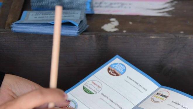 Affluenza in calo, vota meno del 50%