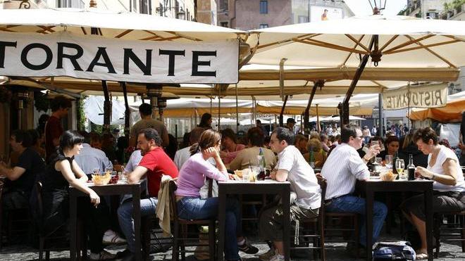 Sfida di ristoranti sulla zuppa tra Mezzogiorno e Tramontana