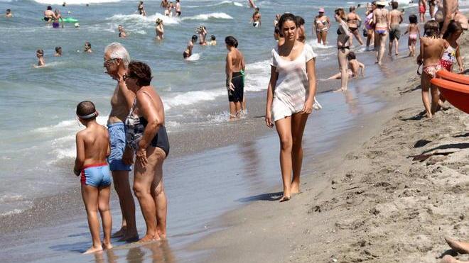 Paura per un bimbo smarrito in spiaggia