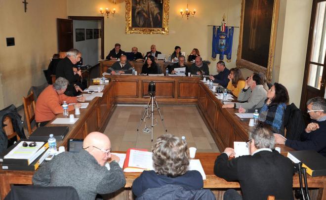 Bufera sul caso Caricchio, alta tensione in Comune 