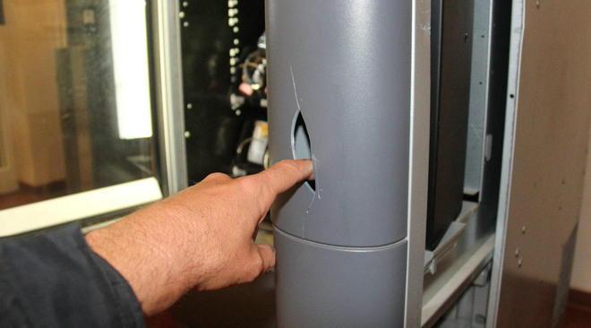 Scassinati distributori di villa Tirrena