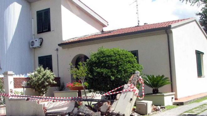 Salviano, l’auto finisce nel giardino