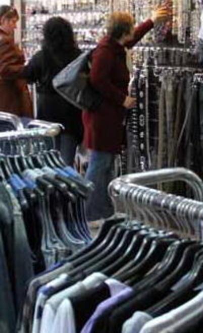 Voleva rubare i jeans arrestata a 19 anni 