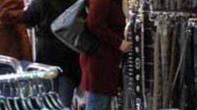 Voleva rubare i jeans arrestata a 19 anni