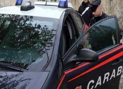 Armato di taglierino rapina la banca 