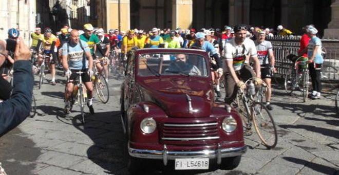 La tappa pratese con 200 ciclisti dedicata ad Enzo Coppini