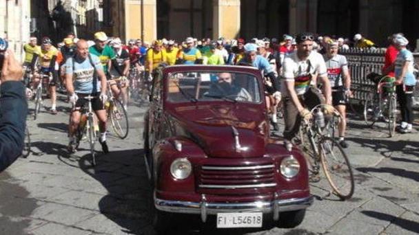 La tappa pratese con 200 ciclisti dedicata ad Enzo Coppini