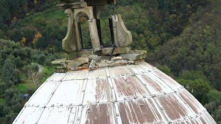 Appello per far riaprire la chiesa colpita dal fulmine